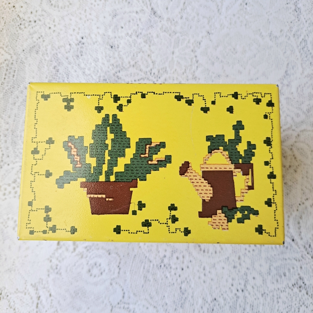 Vintage 70s Metal Recipe Index Card Box Syndicate Mfg Co Needlework Cactus Plant